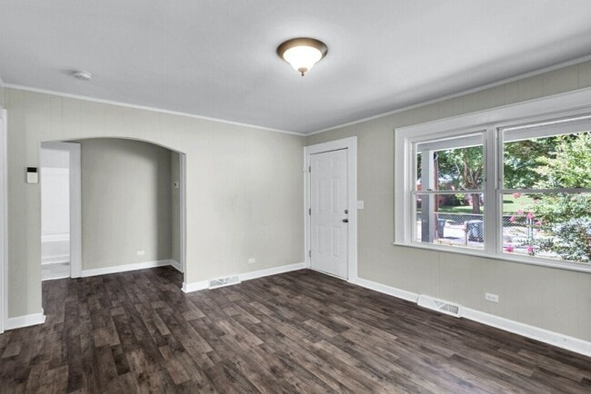 Building Photo - Newly renovated 3 bed, 1 bath ranch