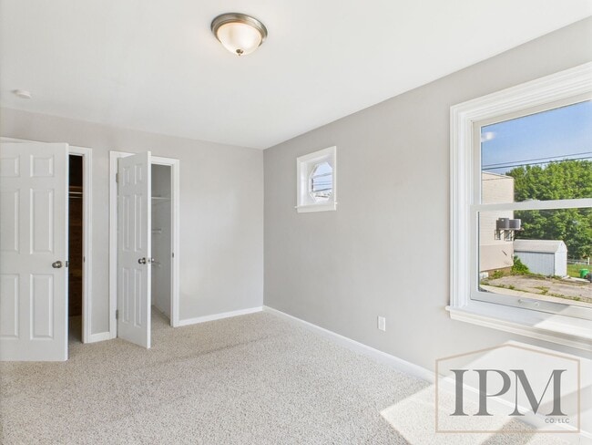 Building Photo - Available Now - 2 Bedroom located in Centr...