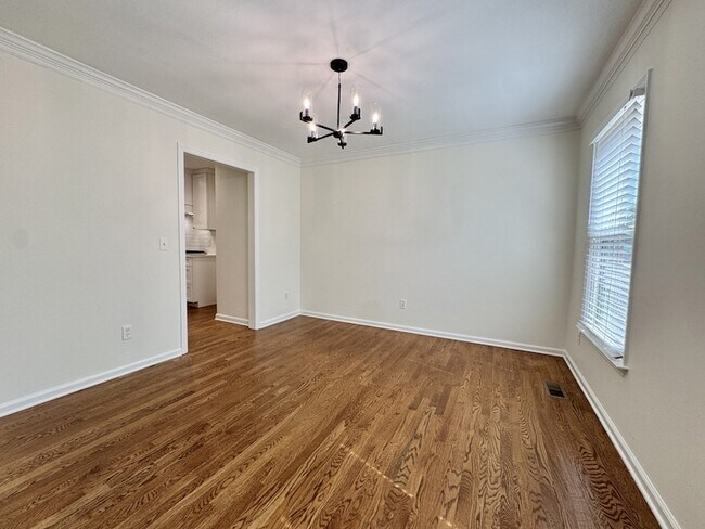 Building Photo - 1370 Buckingham Cir