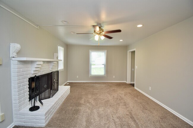 Building Photo - 9571 Beech Dr