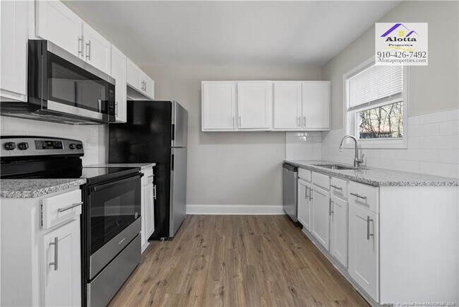 Building Photo - 1315 Cade Hill Ave