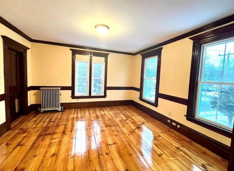 Building Photo - 53 Messer St