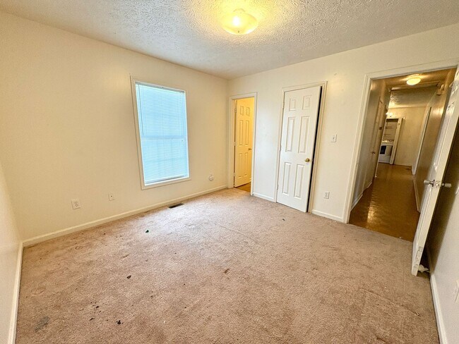 Building Photo - Roanoke St