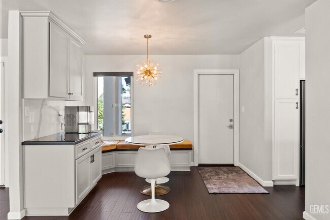 Building Photo - 5209 Pla Vada Dr