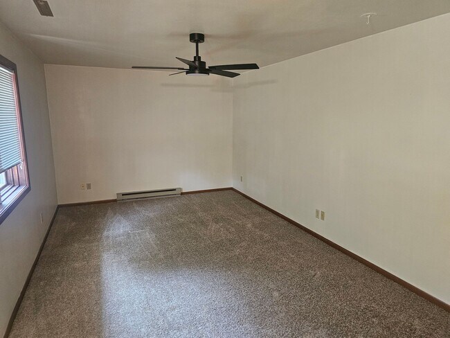 master bedroom - 741 Aspen Ave