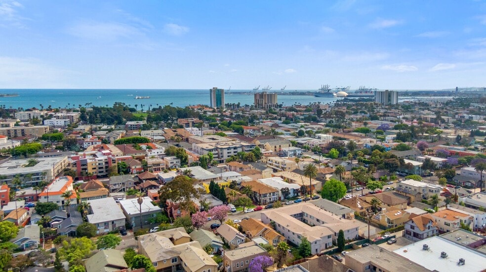 Building Photo - 2104 E Florida St