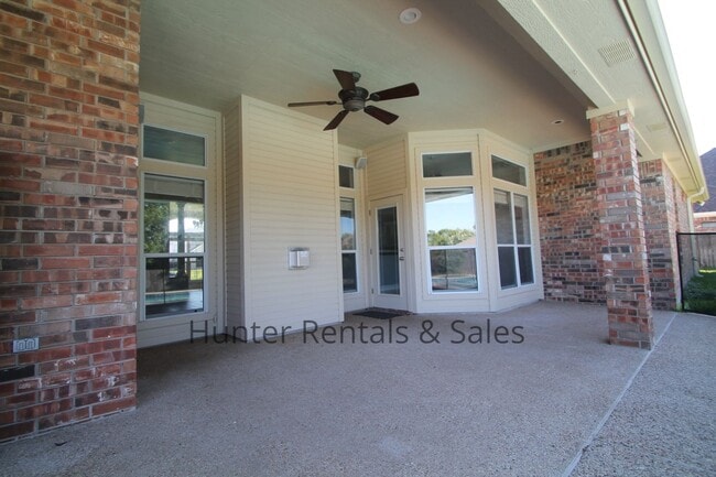 Building Photo - Country Trails Gem with a Pool Made for Te...