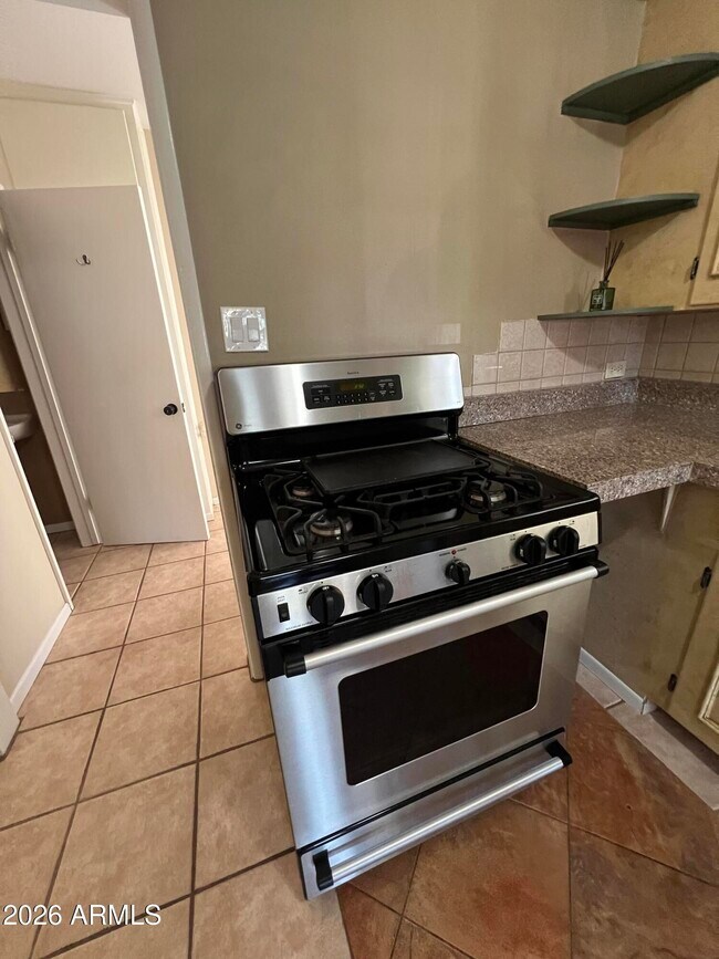 Building Photo - 4121 E Edgemont Ave