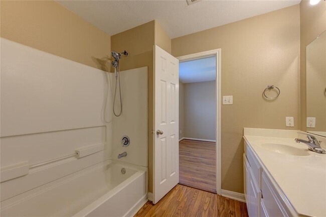 Building Photo - 6814 Manor Terrace Ln