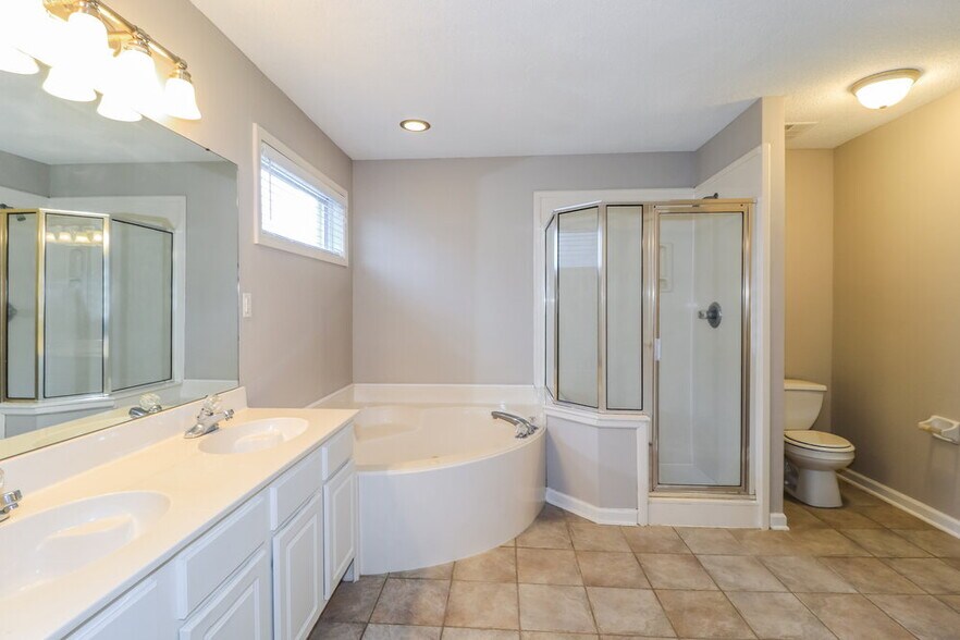 Building Photo - 5061 Thornebrook Cove