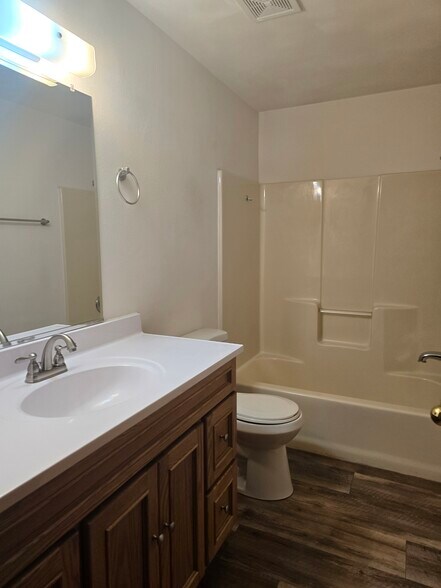 Building Photo - 2231 Cloudview Ct