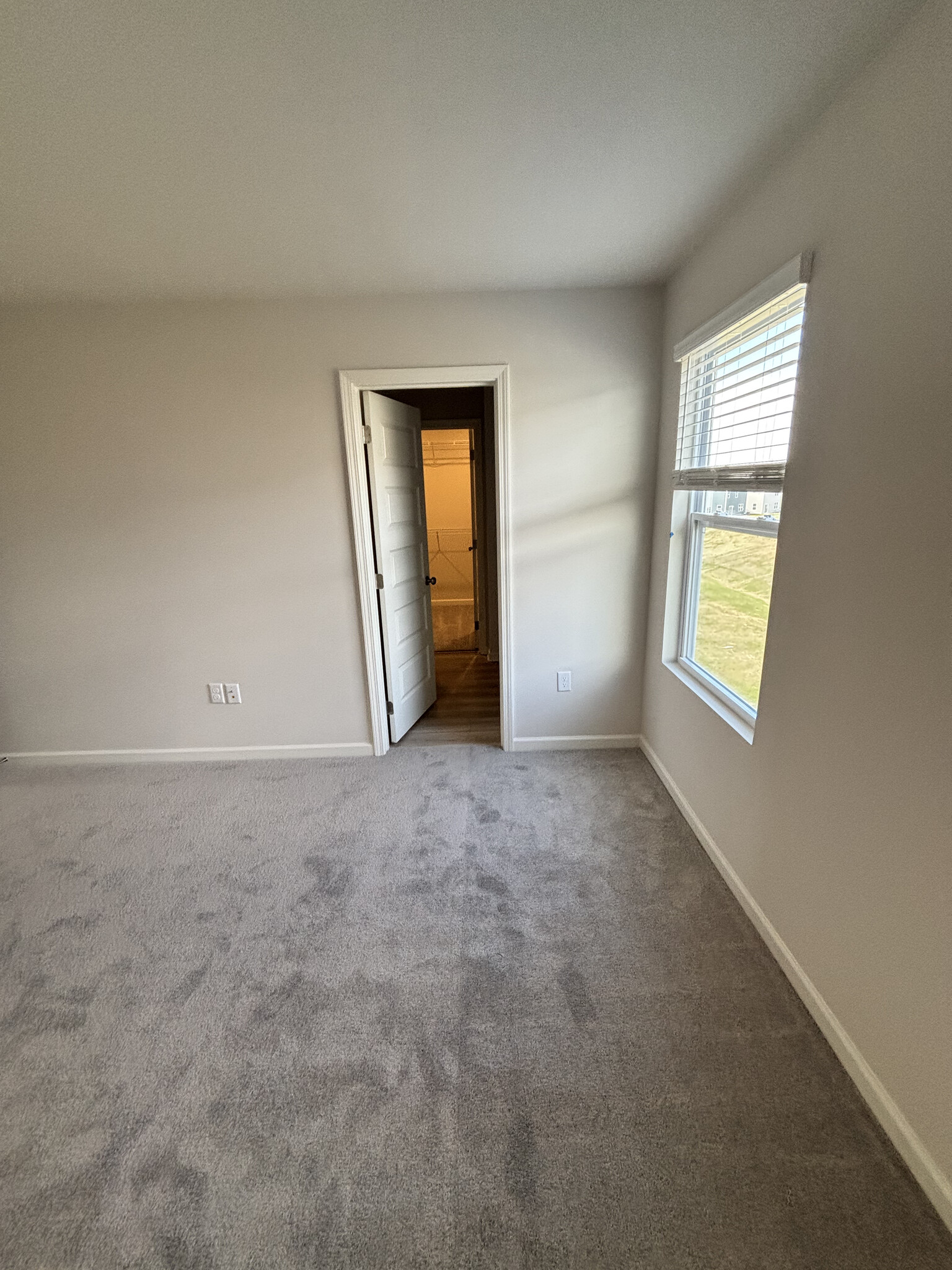 Building Photo - 572 Lyness Dr