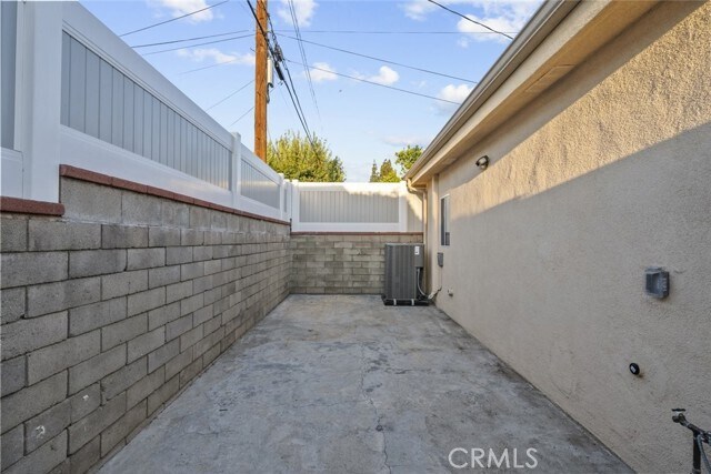 Building Photo - 12155 Keswick St