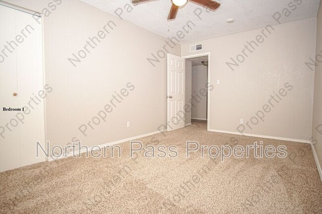 Building Photo - 1025 E Eighth