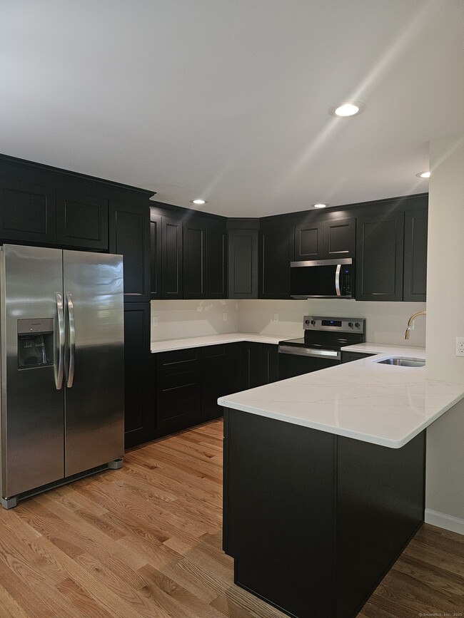Building Photo - 141 Country Squire Dr