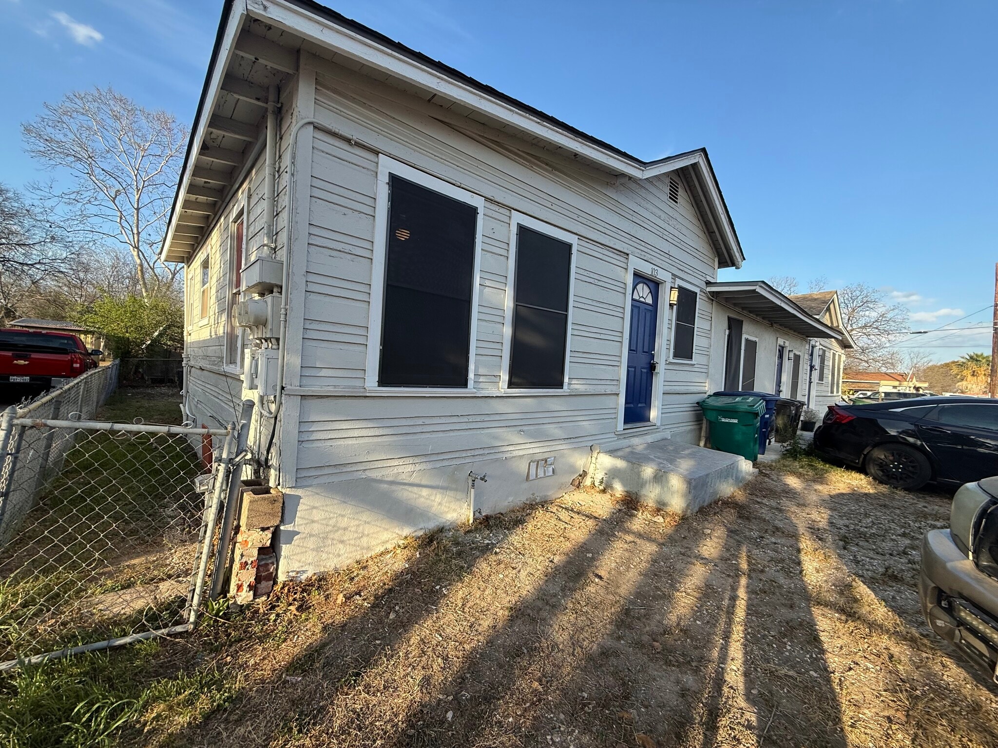 #103 - 603 Gladstone