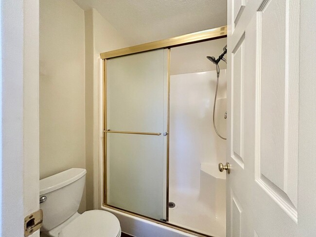 Building Photo - Cozy 4 Bed, 2.5 Bath House!