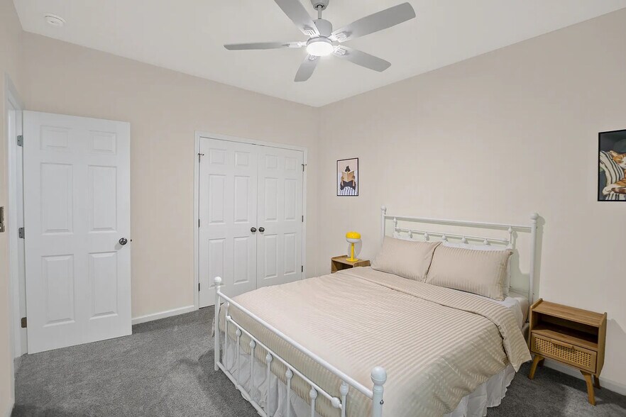Building Photo - Room in House on William Stowe Dr