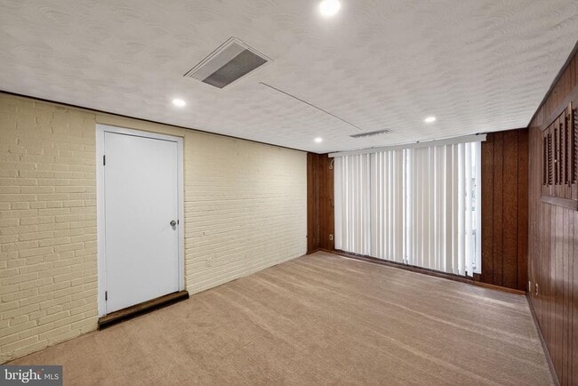 Building Photo - 5219 Montgomery St