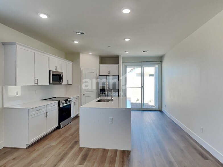 Building Photo - 494 Silverbell Fls Pl