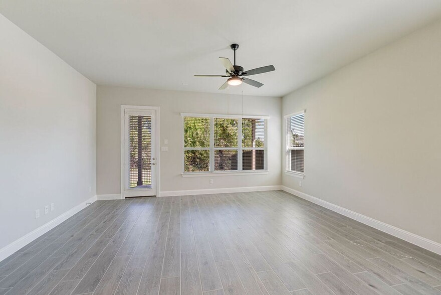 Building Photo - 601 C-Bar Ranch Trl