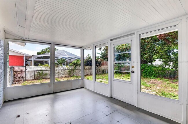 Building Photo - 8905 Tropical Palm Way
