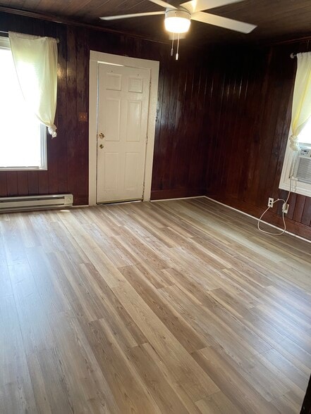 Living room - 1018 Grace Ave