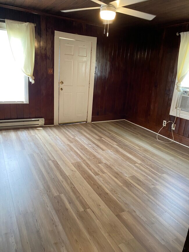 Living room - 1018 Grace Ave