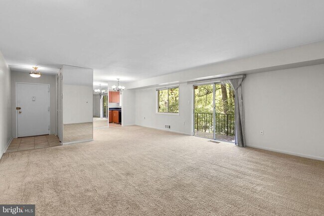 Building Photo - 10643 Weymouth St