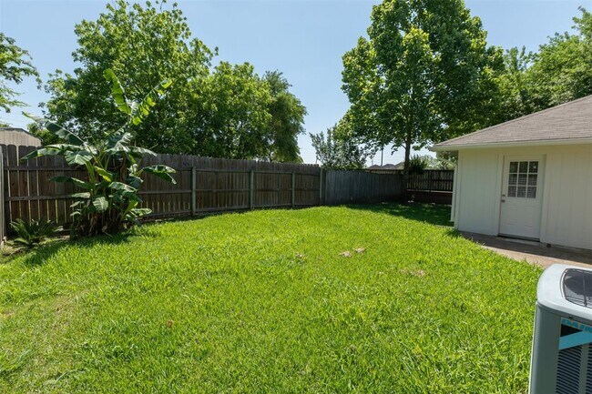 Building Photo - 2935 Auburn Dr