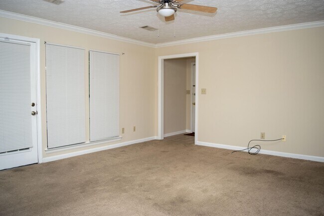 Building Photo - 1615 Woodmere Loop