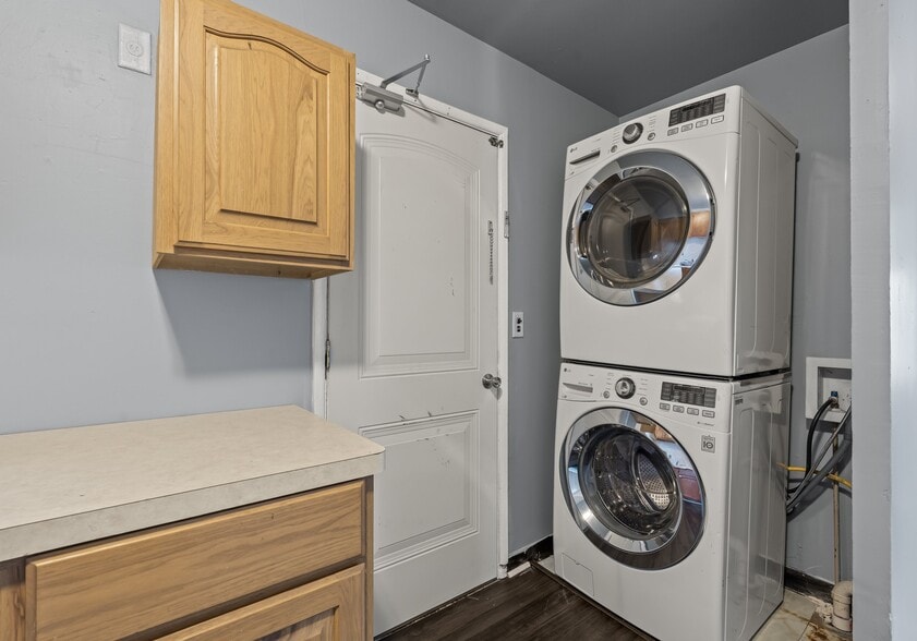 Building Photo - 6832 Cornell St