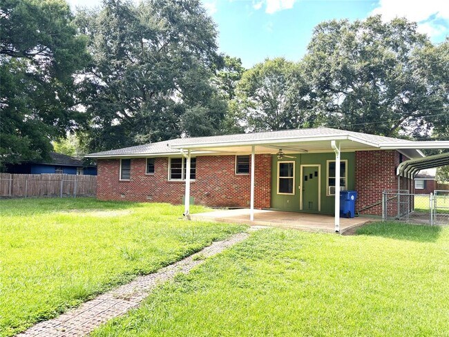 Building Photo - 1024 Gaddis Ave