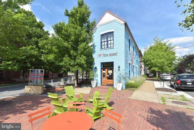 Building Photo - 200 Summers Dr