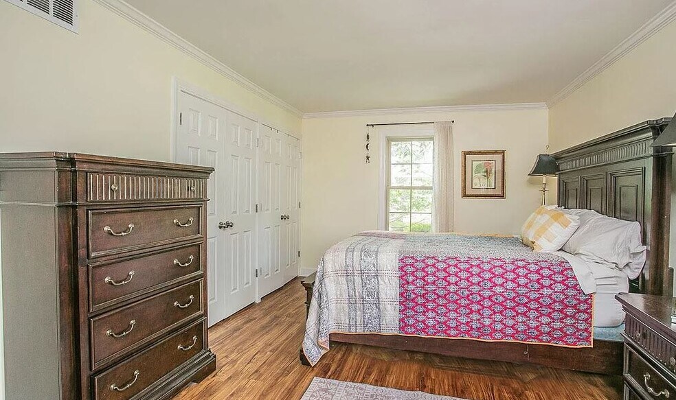 Building Photo - 295 Sugartown Rd