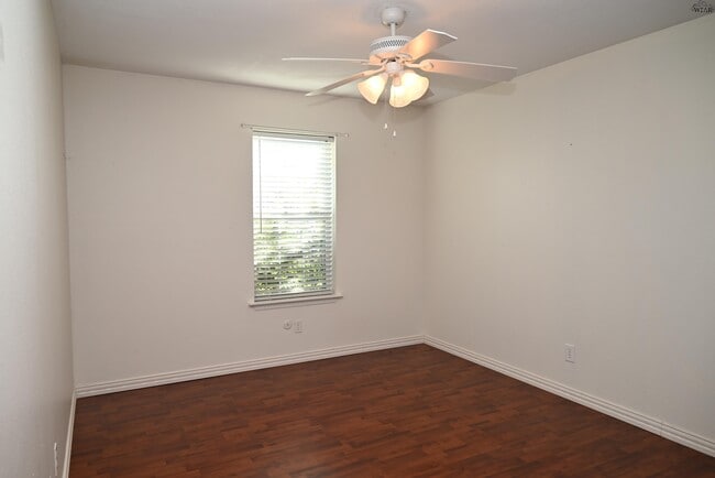 Building Photo - 1608 Adrian Ave