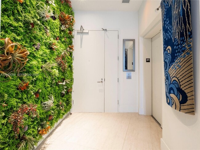 Building Photo - 2669 S Bayshore Dr