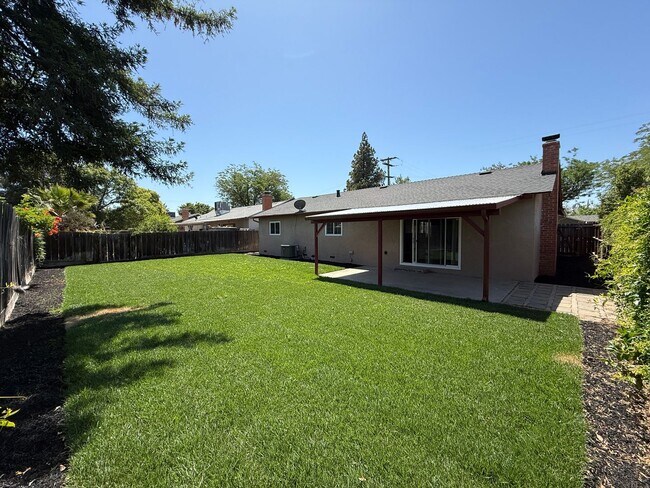 Building Photo - Newly remodeled 3 bedroom in the heart of ...