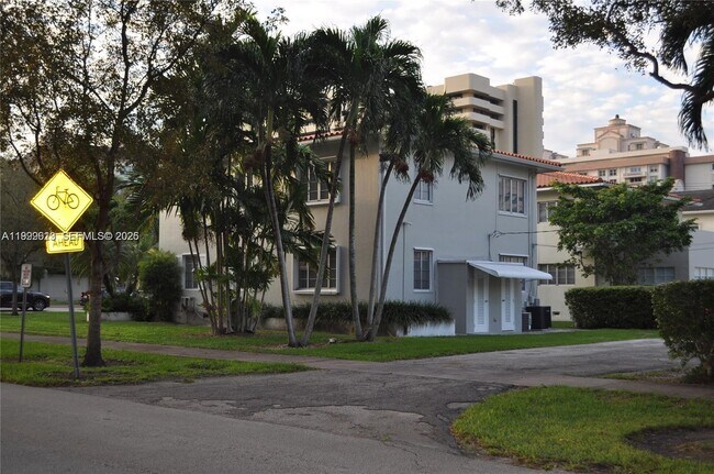 Building Photo - 2617 Segovia St