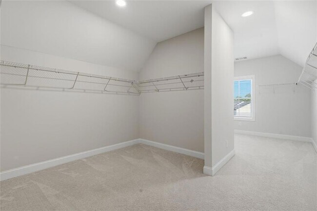 Building Photo - 401 Oakleigh Ave