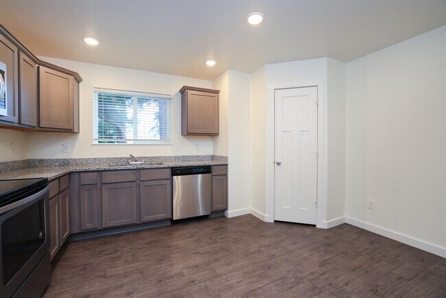 Building Photo - 21155 Gosling Rd