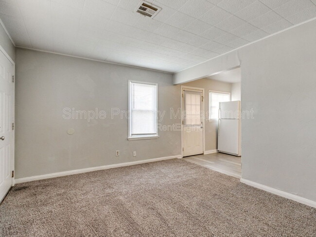 Building Photo - 402 Babb Dr