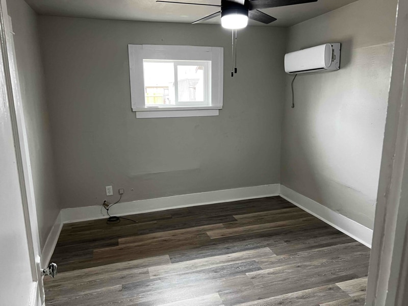 Building Photo - 704 S Abilene Ave