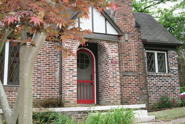Building Photo - 1003 Bellevue Pl