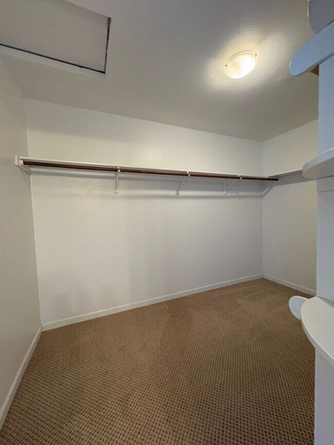 Building Photo - 12499 Incline Dr