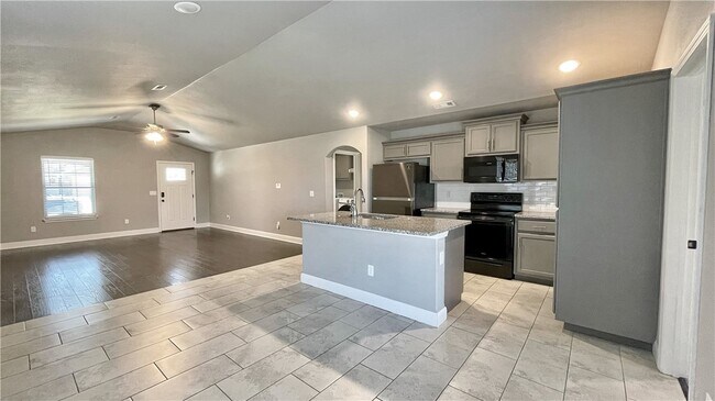 Building Photo - 1702 S K Pl