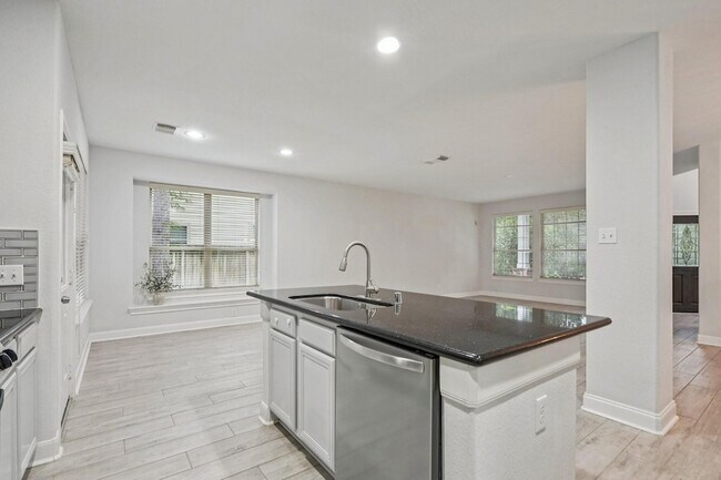 Building Photo - 90 Panterra Way