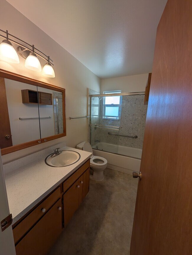 Building Photo - M608