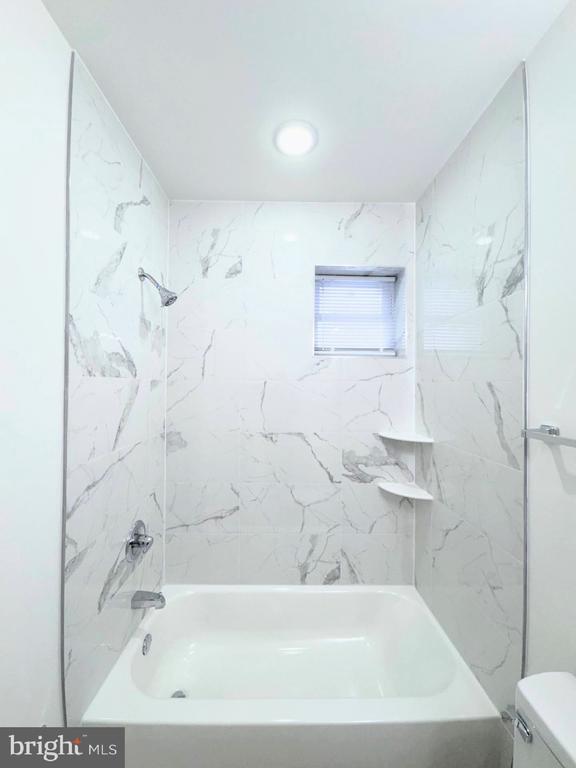 Building Photo - 319 E Lehigh Ave