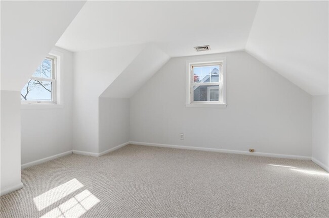 Building Photo - 244 Williams St
